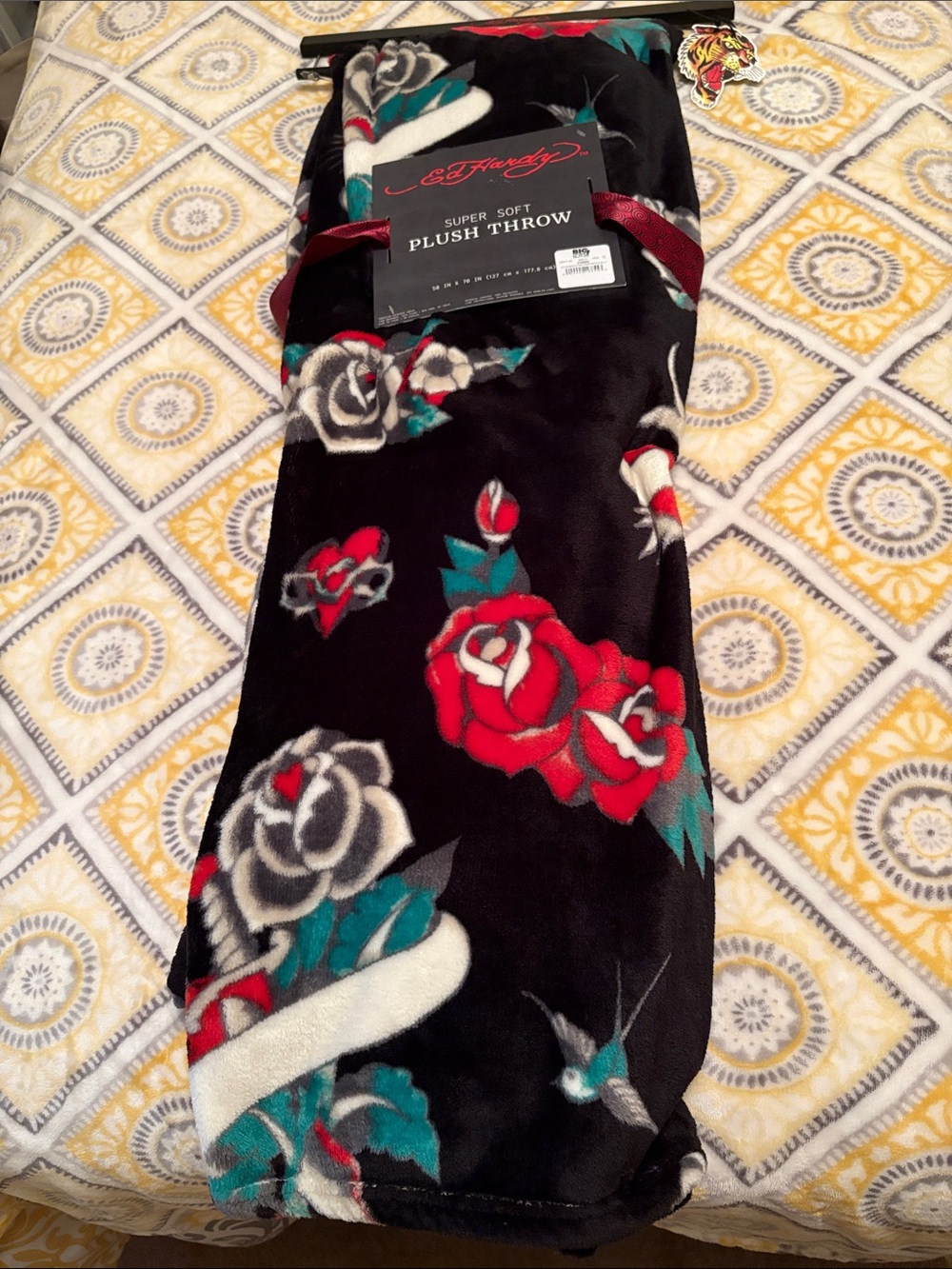 Ed Hardy Super Soft Plush Throw Floral Black & Red NWT